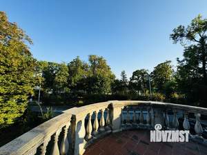 Дом 500м&sup2;, 3-этажный, участок 13 сот.  