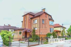 Дом 500м&sup2;, 3-этажный, участок 14 сот.  