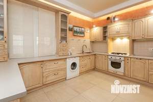 Дом 300м², 2-этажный, участок 6 сот.  