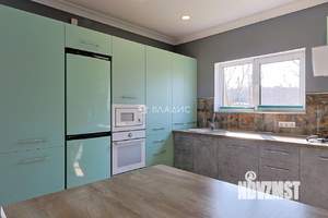 Дом 184м&sup2;, 2-этажный, участок 9 сот.  