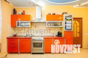 Дом 291м², 3-этажный, участок 11 сот.  