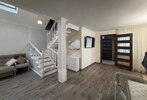 Дом 211м&sup2;, 2-этажный, участок 10 сот.  