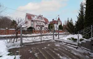 Дом 290м&sup2;, 4-этажный, участок 8 сот.  