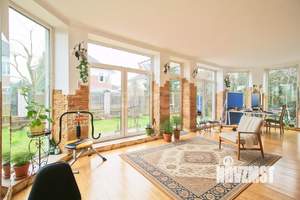 Дом 300м&sup2;, 2-этажный, участок 6 сот.  