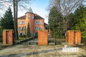 Дом 419м², 3-этажный, участок 17 сот.  