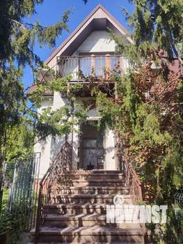 Дом 218м&sup2;, 3-этажный, участок 6 сот.  