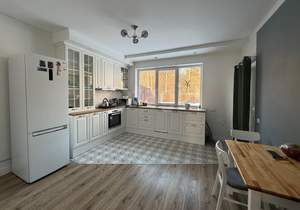 Дом 140м&sup2;, 2-этажный, участок 4 сот.  