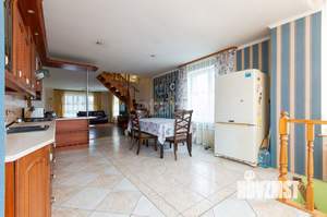 Дом 320м&sup2;, 3-этажный, участок 6 сот.  