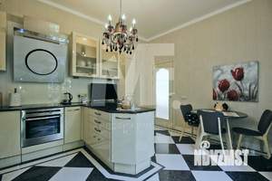 Дом 520м², 3-этажный, участок 6 сот.  