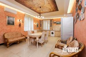 Дом 300м², 2-этажный, участок 6 сот.  