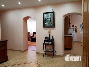 Дом 250м&sup2;, 3-этажный, участок 16 сот.  