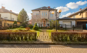 Дом 300м&sup2;, 2-этажный, участок 6 сот.  