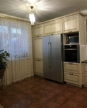 Дом 180м&sup2;, 2-этажный, участок 8 сот.  