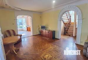 Дом 172м&sup2;, 3-этажный, участок 6 сот.  