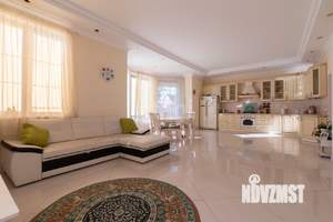 Дом 315м², 3-этажный, участок 10 сот.  