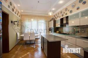Таунхаус 460м², 3-этажный, участок 5 сот.  