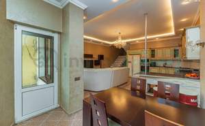 Дом 195м², 3-этажный, участок 2 сот.  