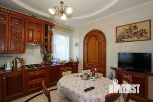 Таунхаус 385м², 4-этажный, участок 5 сот.  