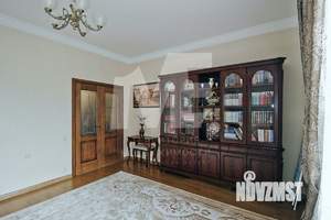 Дом 240м², 3-этажный, участок 6 сот.  