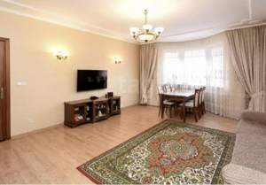 Дом 250м&sup2;, 3-этажный, участок 8 сот.  