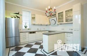 Дом 520м², 3-этажный, участок 6 сот.  