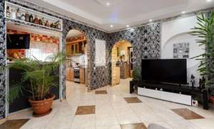 Дом 180м&sup2;, 3-этажный, участок 6 сот.  