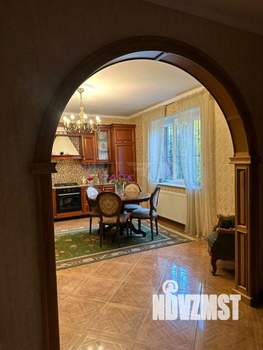 Дом 335м&sup2;, 3-этажный, участок 6 сот.  