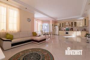 Дом 315м², 2-этажный, участок 10 сот.  