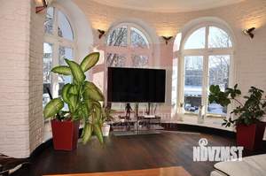 Дом 351м&sup2;, 3-этажный, участок 9 сот.  