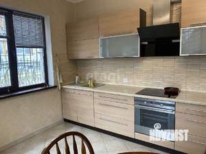 Дом 214м&sup2;, 2-этажный, участок 4 сот.  