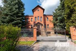 Дом 519м&sup2;, 3-этажный, участок 7 сот.  