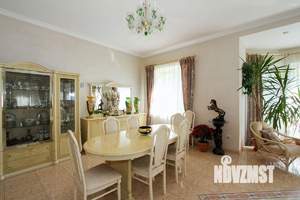 Дом 400м², 3-этажный, участок 10 сот.  