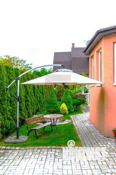 Дом 500м&sup2;, 3-этажный, участок 14 сот.  