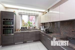 Дом 289м&sup2;, 3-этажный, участок 8 сот.  