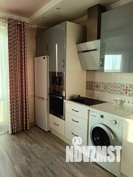 Студия квартира, посуточно, 37м2, 10/12 этаж