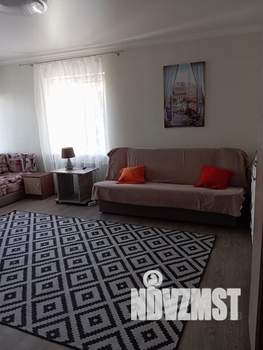 Студия квартира, посуточно, 36м2, 1/4 этаж