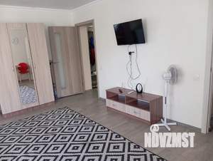 Студия квартира, посуточно, 36м2, 1/4 этаж