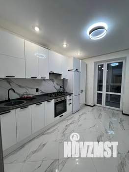 1-к квартира, посуточно, 37м2, 8/10 этаж