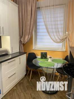 Студия квартира, посуточно, 46м2, 2/10 этаж