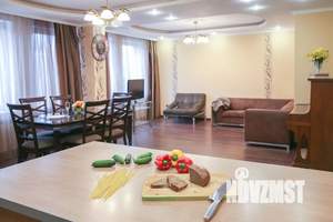 3-к квартира, посуточно, 111м2, 1/7 этаж