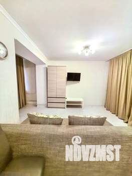 Студия квартира, посуточно, 35м2, 2/4 этаж