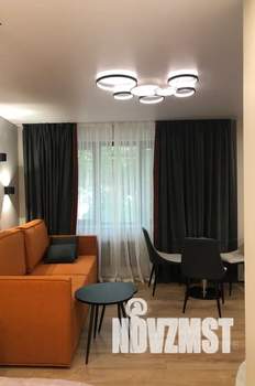 Студия квартира, посуточно, 32м2, 1/4 этаж