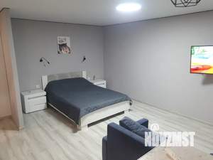 Студия квартира, посуточно, 32м2, 1/5 этаж