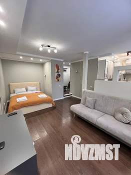 Студия квартира, посуточно, 32м2, 1/4 этаж