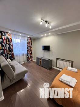 Студия квартира, посуточно, 32м2, 1/4 этаж