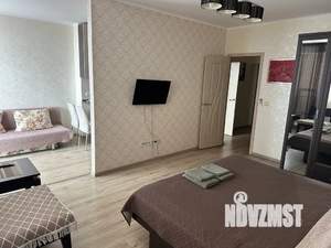 1-к квартира, посуточно, 40м2, 11/18 этаж