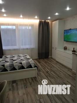 Студия квартира, посуточно, 32м2, 1/4 этаж