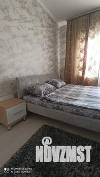 Студия квартира, посуточно, 84м2, 2/3 этаж