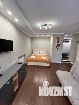 Студия квартира, посуточно, 32м2, 1/4 этаж