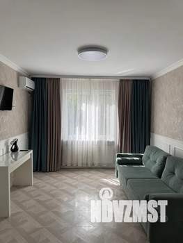 1-к квартира, посуточно, 40м2, 1/10 этаж